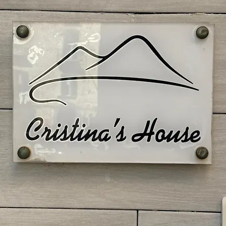 Cristina House 5 Min From Old Town & Train Station Wifi 5 Star Дом отдыха Неаполь