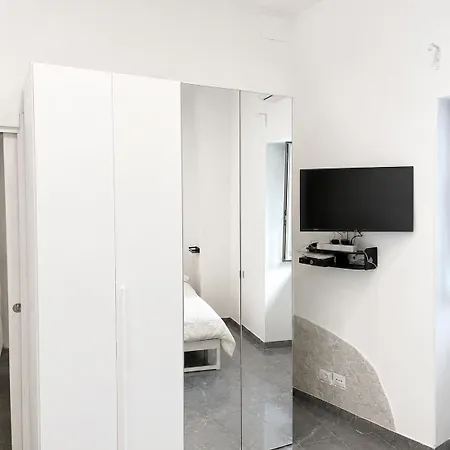 Cristina House 5 Min From Old Town & Train Station Wifi 5 Star * נאפולי