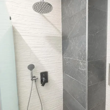 Cristina House 5 Min From Old Town & Train Station Wifi 5 Star בית נופש